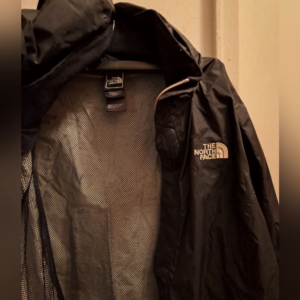 NORTHFACE XL, L WATERPROOF RAIN JACKET, HOOD, POCKETS, BLACK